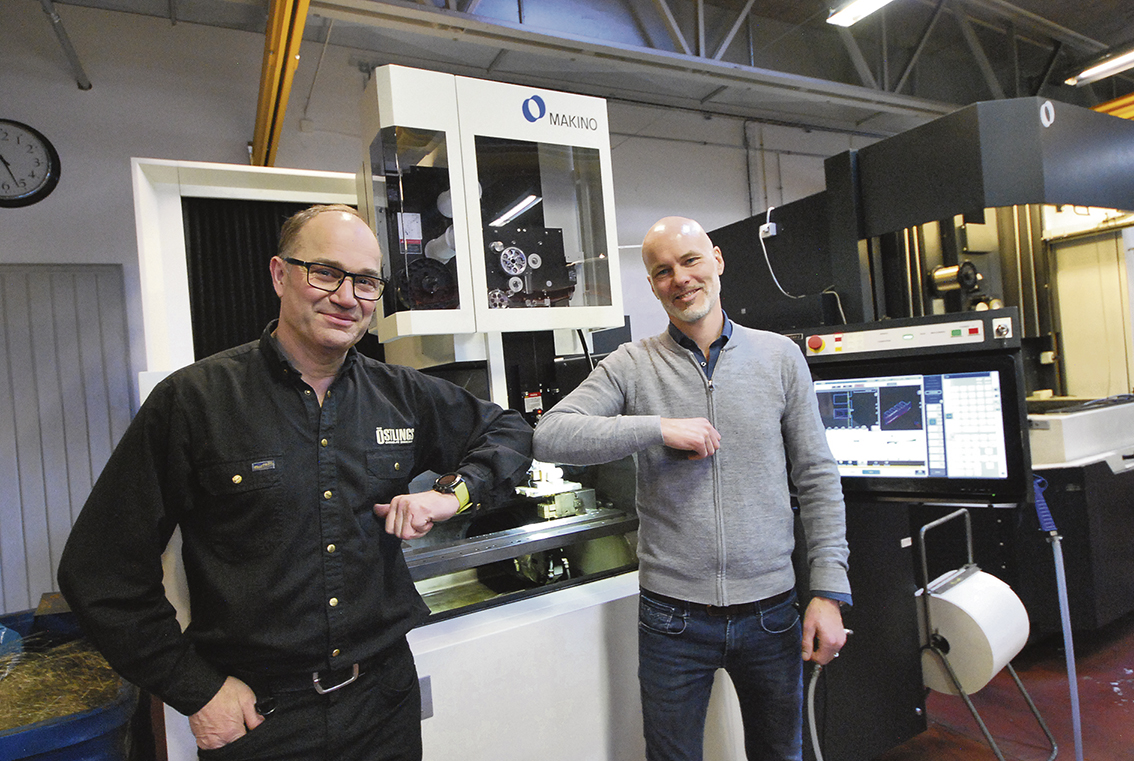 Sven Sköld och Mikael Persson tackar varandra för en mycket lyckad maskininvestering.    – Maskinerna har helt motsvarat våra förväntningar och gett oss stora fördelar i precision, kvalitet och vinster i produktionstider.