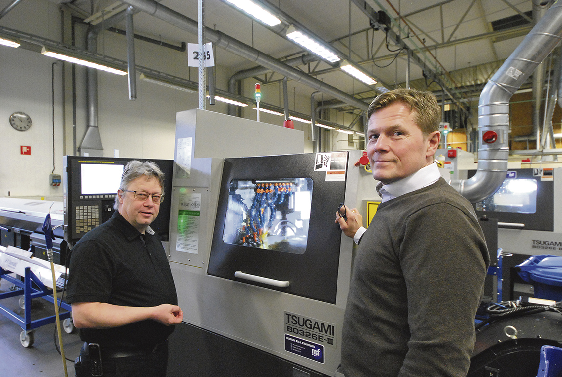 Fabrikschef Peter Stenlund och maskinsäljare Peter Blom.