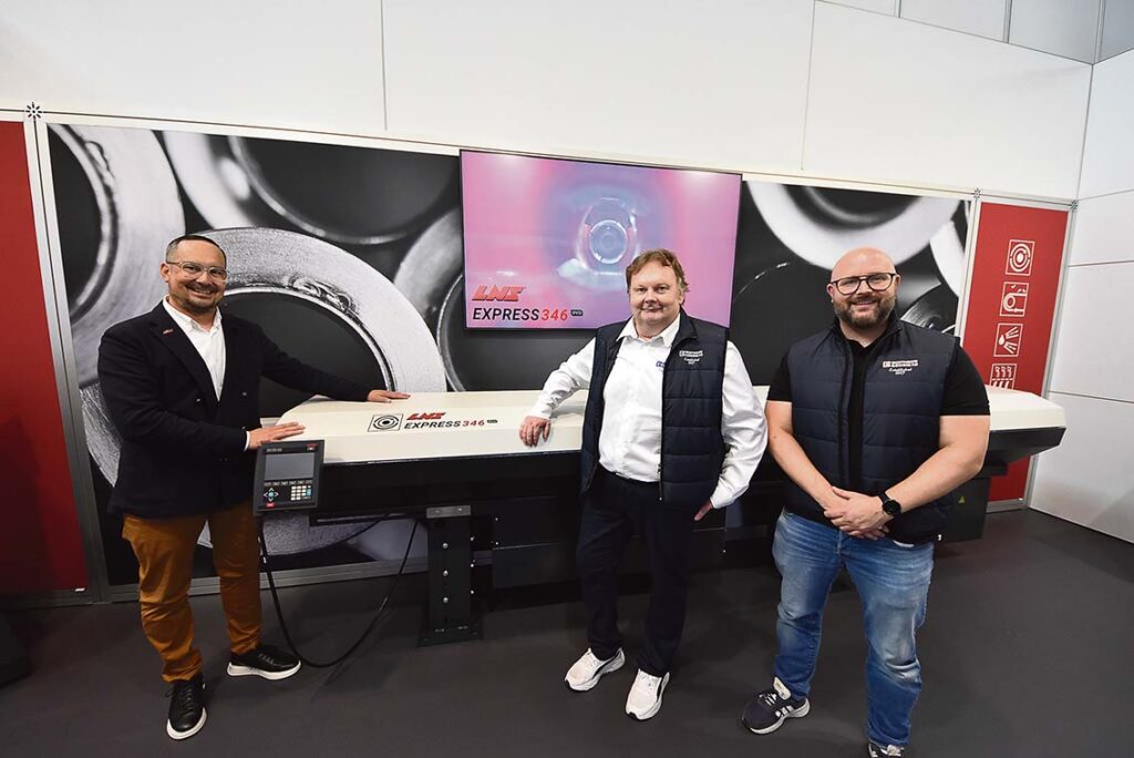 Världspremiär på AMB från LNS, försäljnings- och marknadsansvarige
Laurent Pham och Jonny, Christian Stener