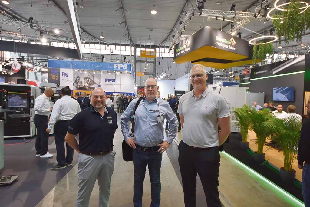 Här gnistrar det verkligen, då vi tog ett foto på Roger Jansson Auran
Technologies, Johan Andersson Svenska Tanso och Fredrik
Claesson FC Maskin.