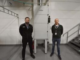 Martin Carlsson VBG Group och Andreas Wik Absolent vid den senaste installationen.