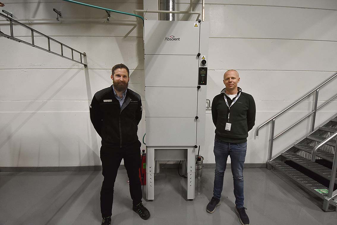 Martin Carlsson VBG Group och Andreas Wik Absolent vid den senaste installationen.